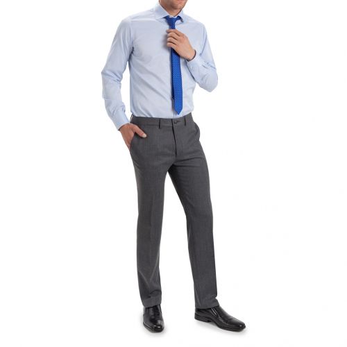 Color Gris medio - Pantalón TCH de vestir clásico en Rico Lana Vigoré con Lycra sin pinzas delanteras. Pantalón para hombre de estilo elegante clásico de vestir, fabricado en tejido de poliéster-lana, tipo melton, con 2 bolsillos traseros de doble vivo. Disponible en 6 colores, muy cómodo y agradable para los meses mas frescos. Línea Regular Fit.