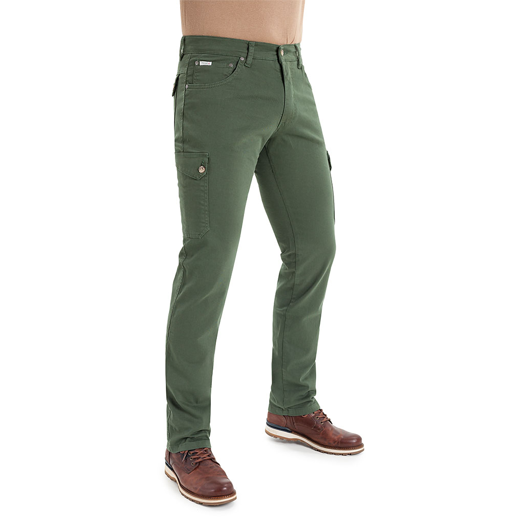Pantalón TCH de aventura multi-bolsillos en tejido de algodón elástico. Línea Regular Fit.