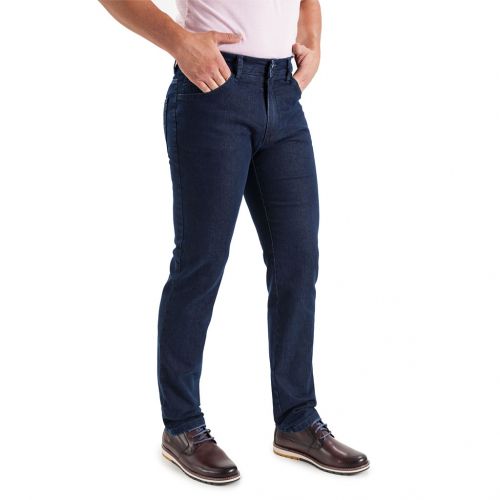 Color azul oscuro - Jeans pantalón vaquero de hombre en denim azul oscuro de algodón, poliéster con lycra e hilo al tono. En línea Regular Fit.